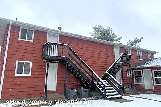 2702 Pine St Photo 1