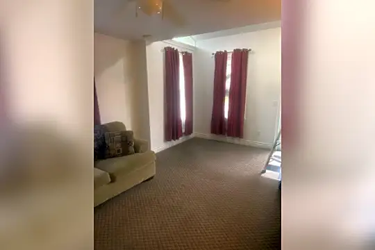 2096 College Ave Photo 2