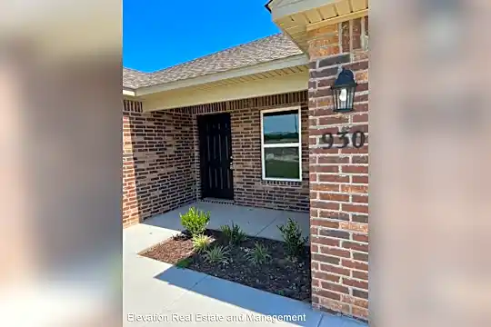 930 W. Aiden Dr. Photo 2