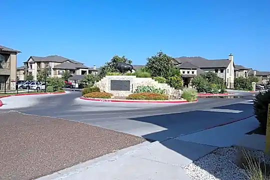 CIBOLO CROSSING Photo 2