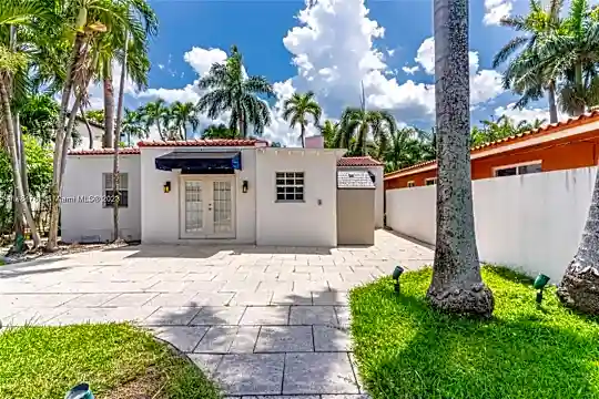 265 Palm Ave Photo 2