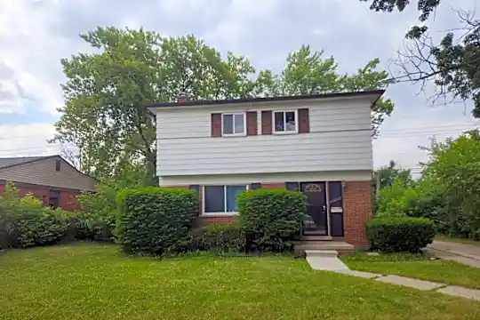 17106 Robert St