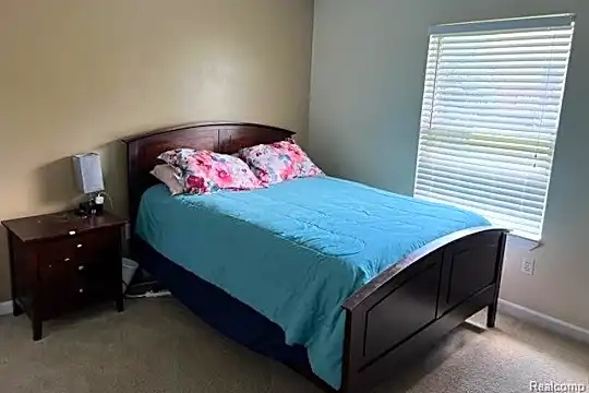 25777 Village Ln Photo 2