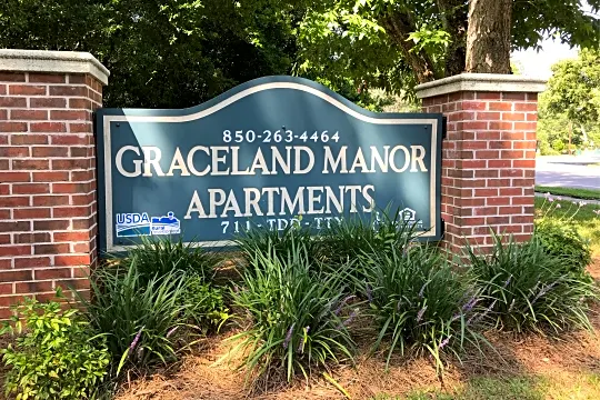 Graceland Manor Photo 2