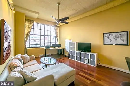 2429 Locust St #516 Photo 2