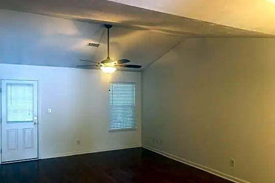 301 Crawford Mill Ln Photo 2