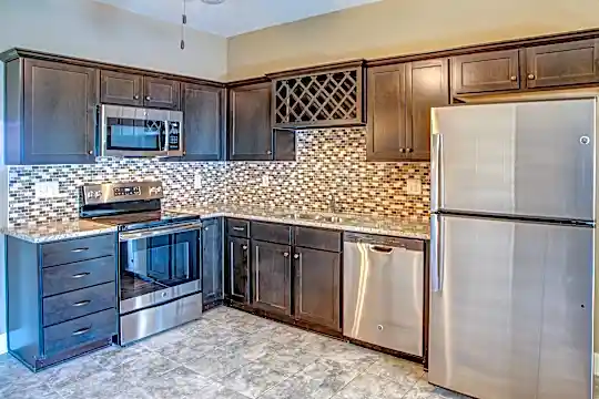 Eagle Creek Townhomes Photo 1