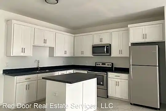 3303 Aurora Ln Photo 2