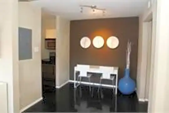 4414 Worth St Photo 2