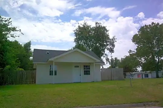 1414 SW H Ave Photo 1