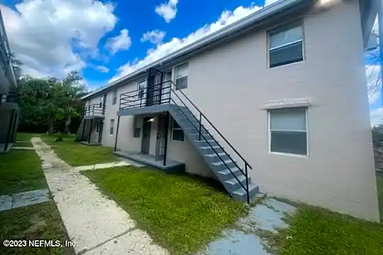 1330 Barnett St #5 Photo 2