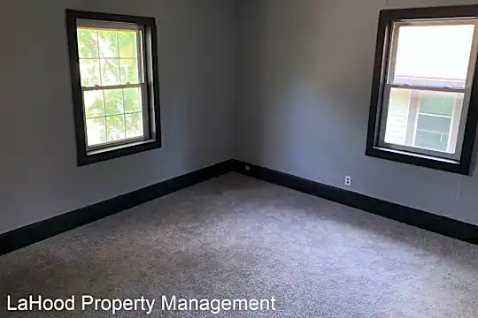 1204 NE Madison Ave Photo 2