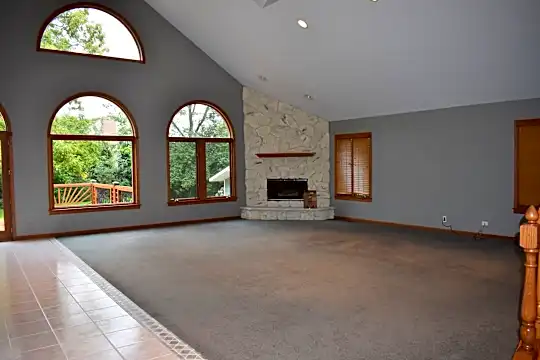 5645 Kensington Ave Photo 2