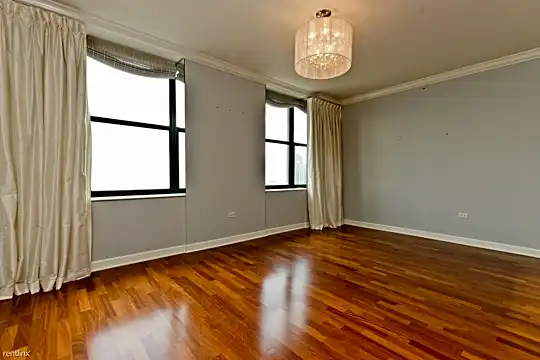 310 S Michigan Ave Photo 2