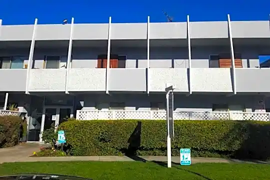 5252 Corteen Pl Photo 1