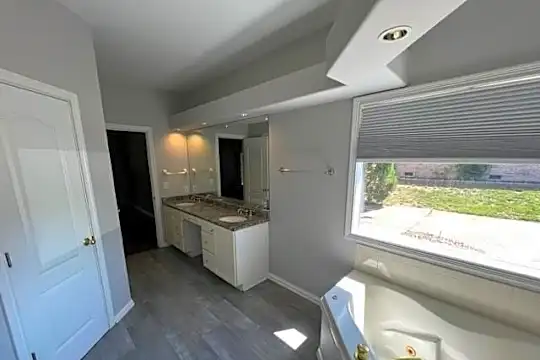 4211 Brandywine Dr Photo 2
