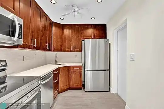 3115 Oakland Shores Dr #E109 Photo 1