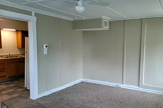 410 Marian Ave Photo 2