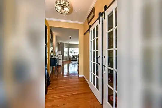 6094 Southcrest Way Photo 2