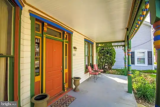 122 E Main St Photo 2