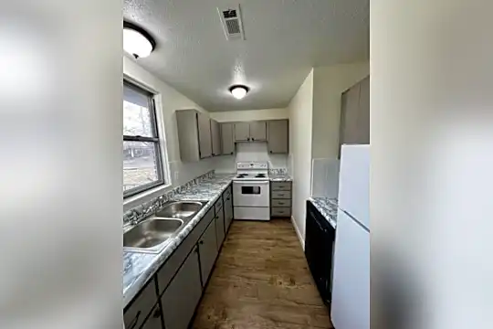 3232 Missouri Pl Photo 2