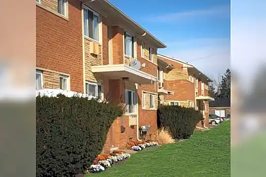 Hillside Apartments Photo 2