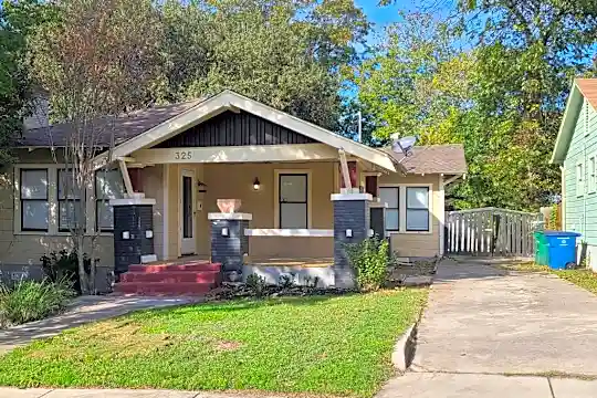 325 Queen Anne Ct Photo 2