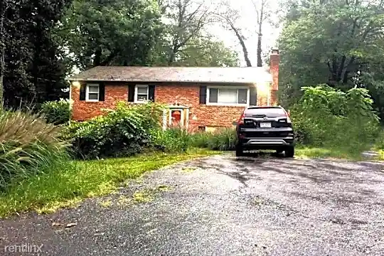4433 Village Dr Photo 2
