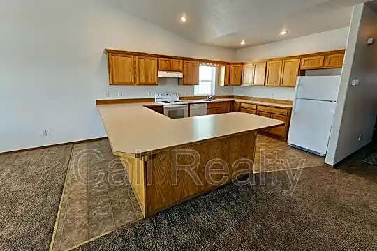821 S Russell Photo 1
