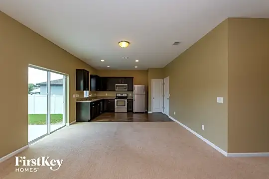 1060 Naes Lane Photo 2