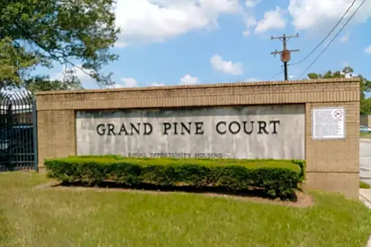 Grand Pine Courts Photo 2