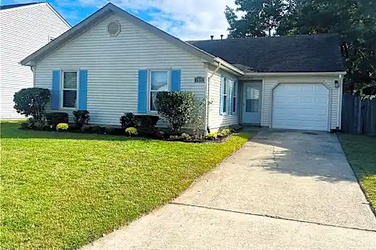 1405 Weyburn Ct Photo 2