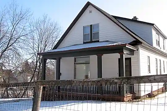 522 E 8th St Photo 1