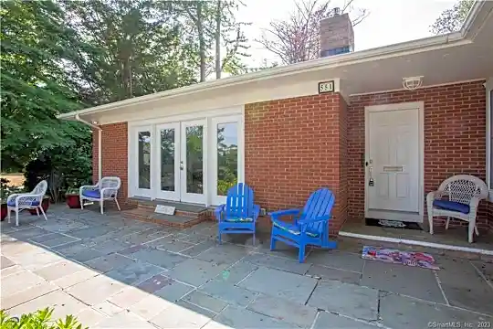 551 Pequot Ave Photo 2