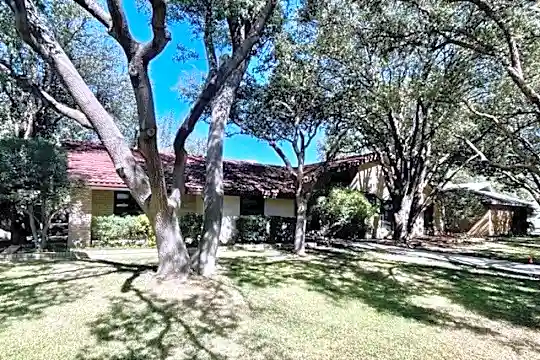 11 Stutz Ct Photo 2