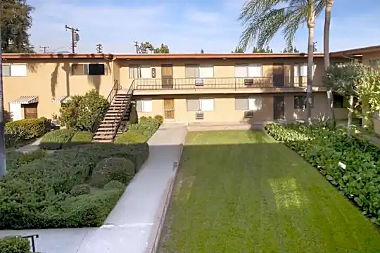 Peacock West Apartments Photo 1