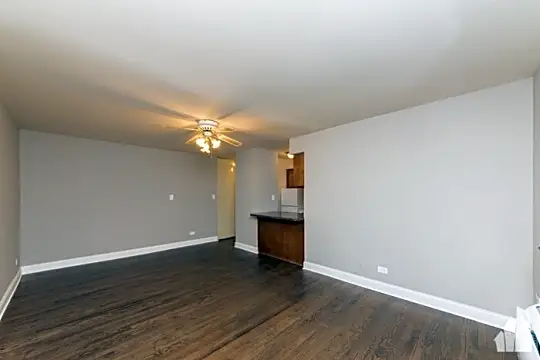 450 W Aldine Ave Photo 1