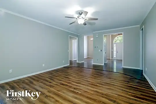 15211 Maple Street Photo 2