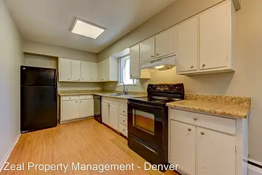 RENT SPECIALS! Spacious 2 bedroom close to Anschutz Medical School, SHOPPING and MORE! Photo 2