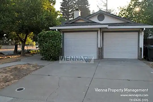 603 Carpenter Way Photo 2