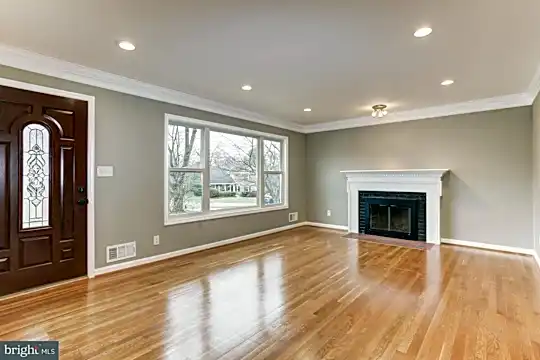 7501 Sebago Rd Photo 2