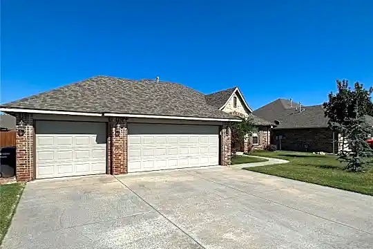 3008 Woodstock Rd Photo 2
