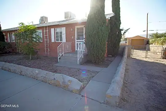1311 Chadbourne St Photo 1
