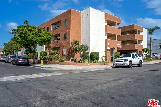 Cheap Parking for Cardiff Garage, Culver City Parking