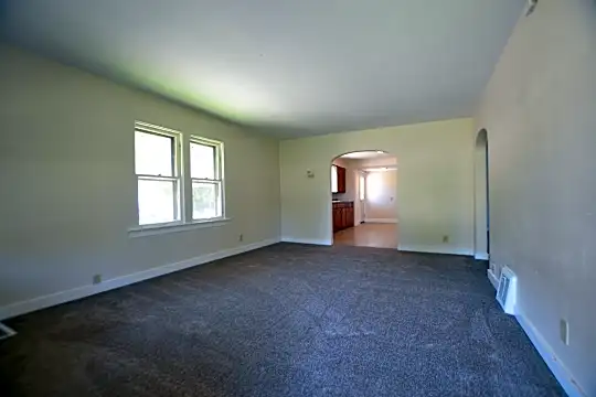 825 Richards St Photo 2