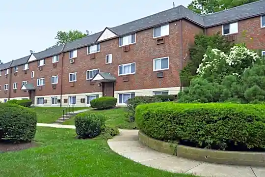 Oakwood Apartments Photo 2