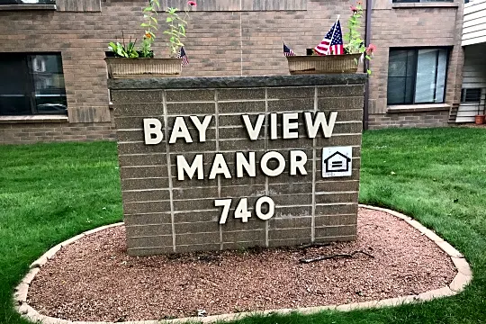 Bayview Manor Photo 2