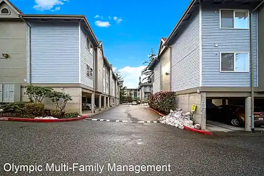 18534 52nd Ave W Photo 2