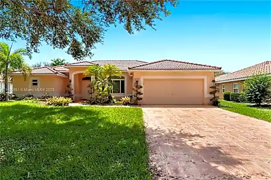 4132 NW 58th Dr Photo 2