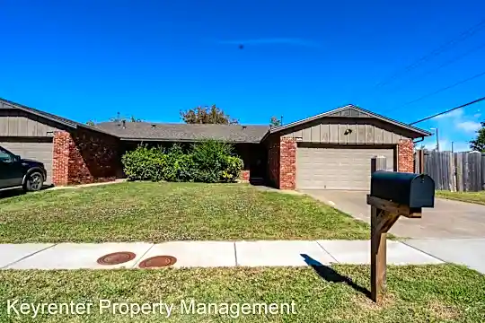 9917 E 22nd Pl Photo 2